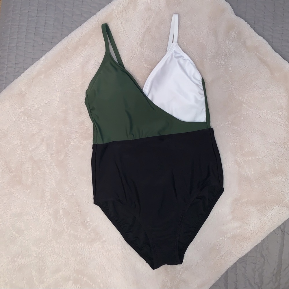 NEW Women’s Color Block One-Piece Swimsuit